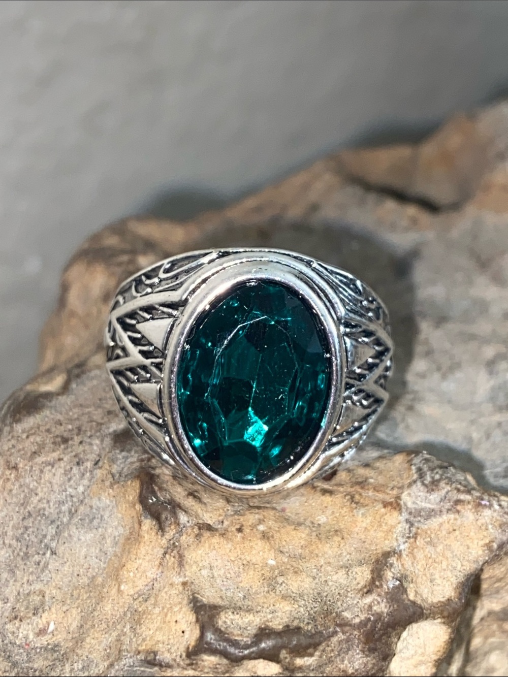 5/$10❤️❤️❤️NEW Silver Tone Zinc Alloy Faceted Acrylic Ring
